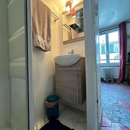 Cozy & Authentic In The Heart Of Appartamento